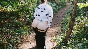 BBW Exhibitionniste Se Masturbe en Plein Air dans un Parc Public