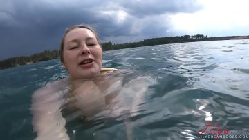 Gros Seins en Bikini sur la Plage